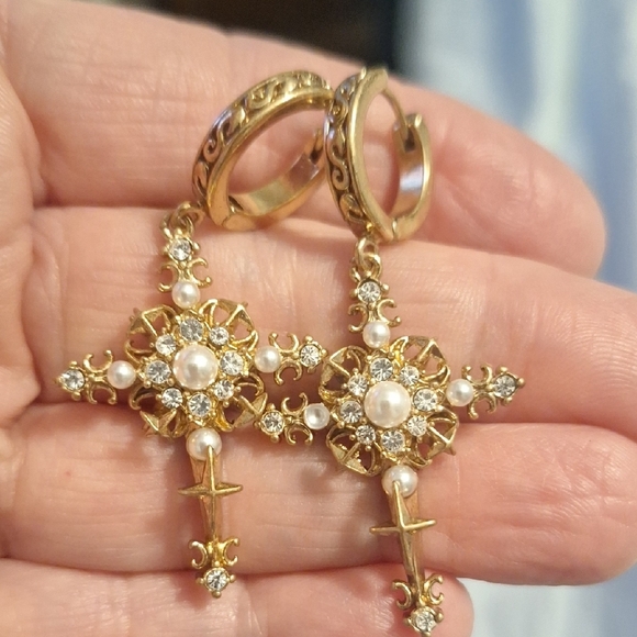 Elegant Gold Cross Dangle Earrings Vintage Style - Picture 4 of 5